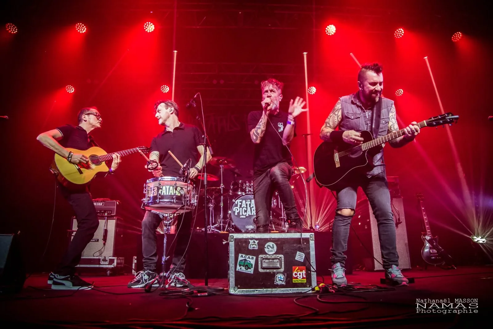 Le set acoustique en bord de scène — photo : Nathanaël Masson