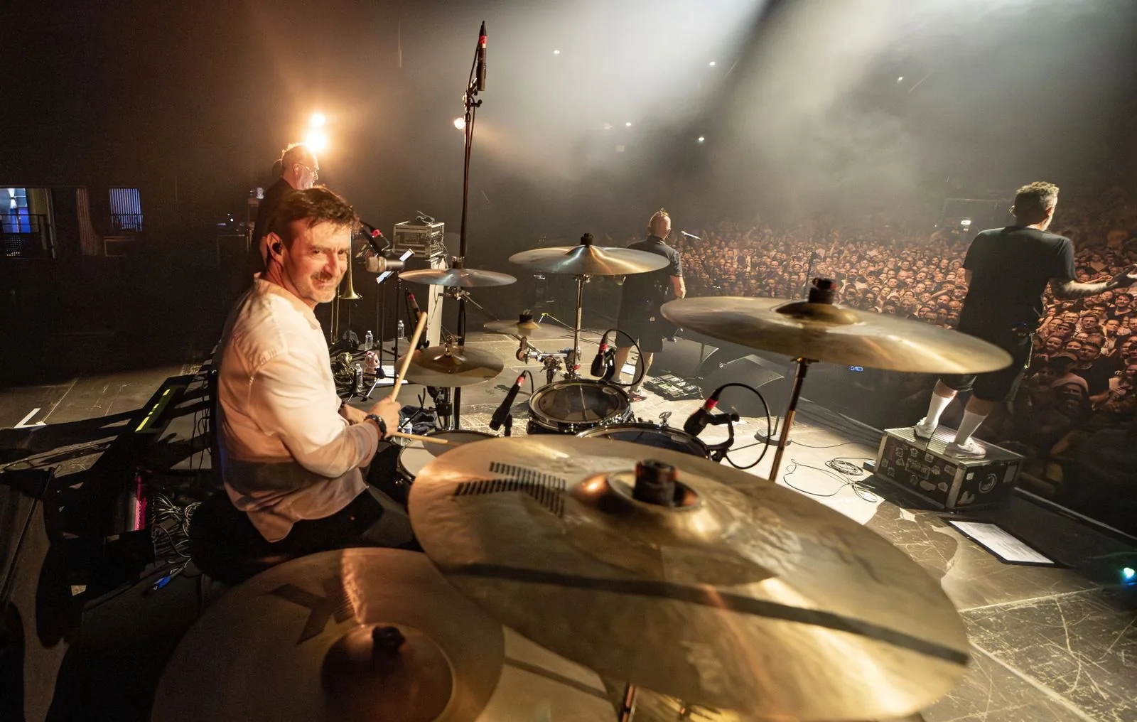 Sourire de batteur, salle comble — photo : DR